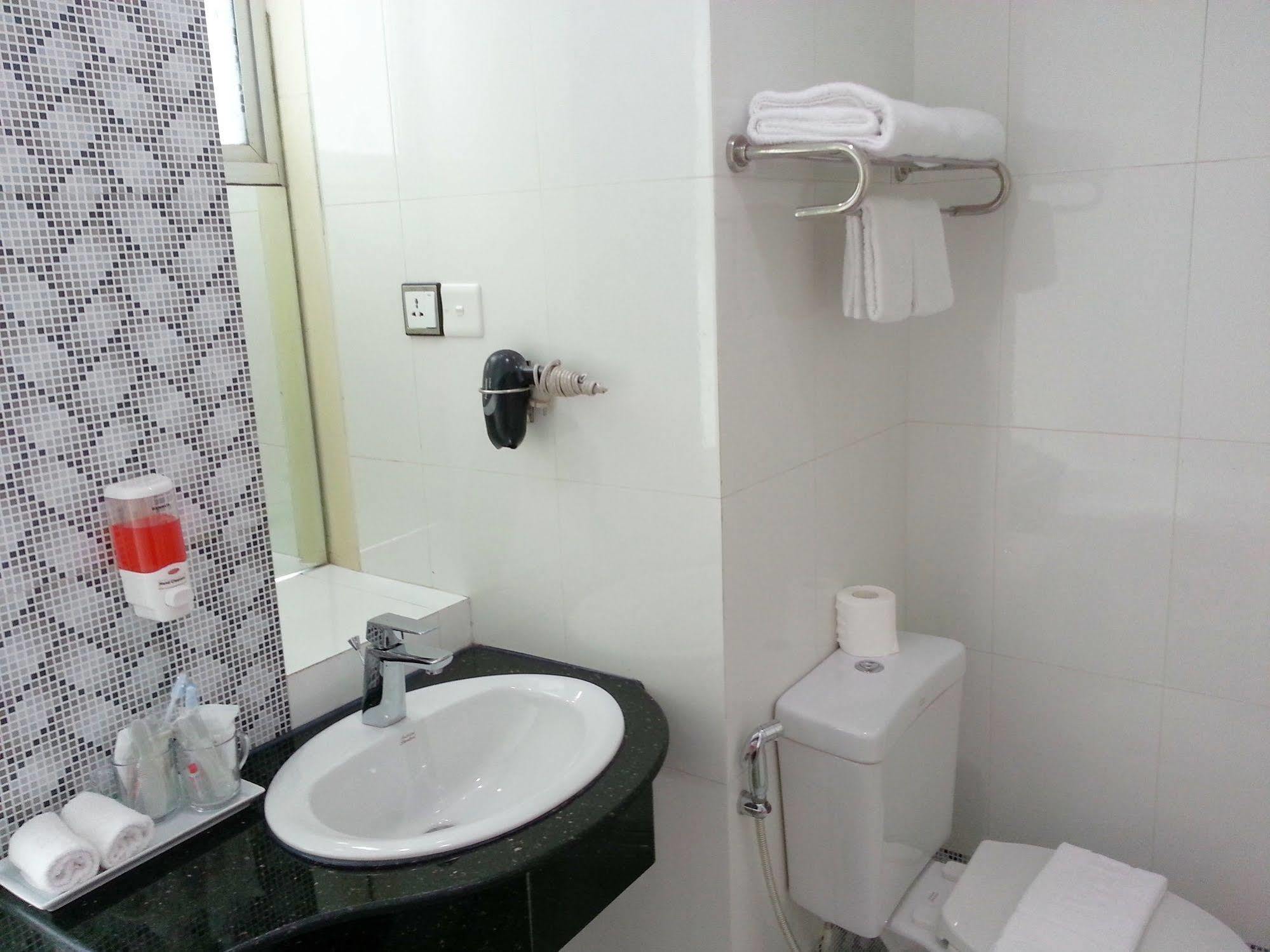 Grand Laurel Hotel Yangon Eksteriør bilde