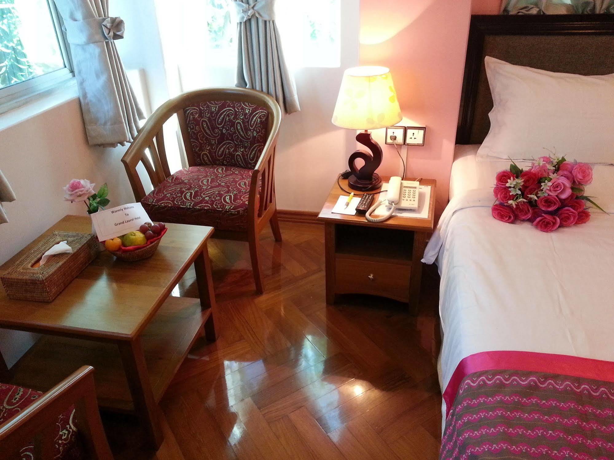 Grand Laurel Hotel Yangon Eksteriør bilde
